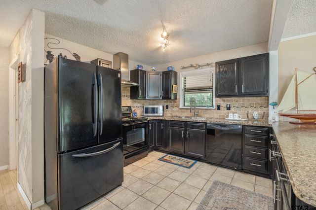 17414 Lakeview Dr, Flint, TX 75762