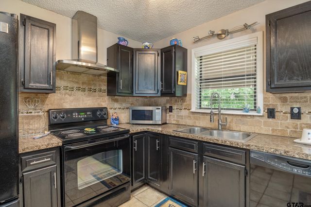 17414 Lakeview Dr, Flint, TX 75762