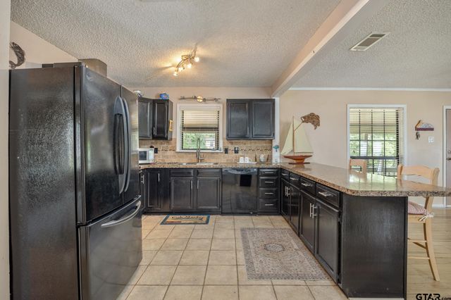 17414 Lakeview Dr, Flint, TX 75762