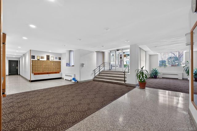 8385 116th Street 4L, Kew Gardens, NY 11418