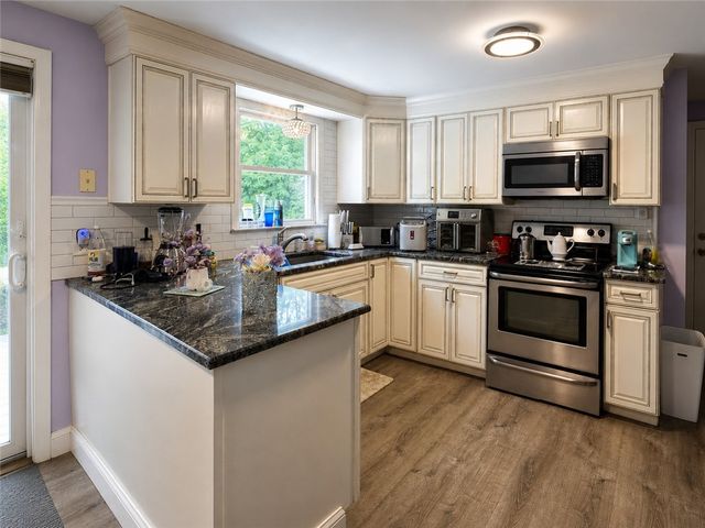 123 Wampanoag Road, Warwick, RI 02818