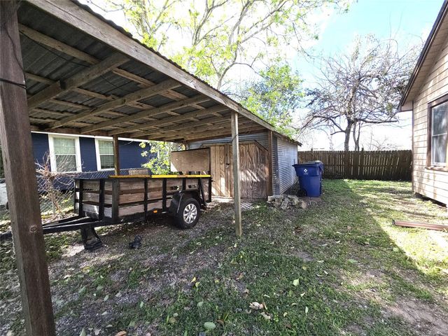 507 N Orange Street, Sweeny, TX 77480