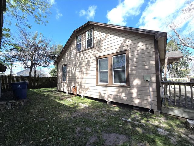 507 N Orange Street, Sweeny, TX 77480