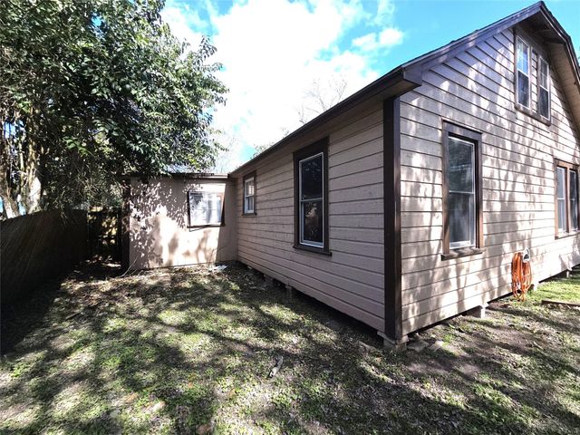 507 N Orange Street, Sweeny, TX 77480