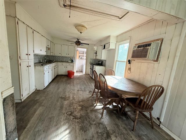 507 N Orange Street, Sweeny, TX 77480