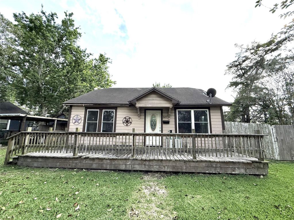 507 N Orange Street, Sweeny, TX 77480