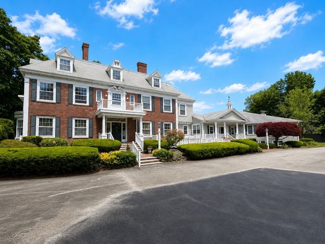 5 Porter Rd 202, Andover, MA 01810