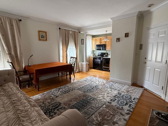 5 Porter Rd 202, Andover, MA 01810