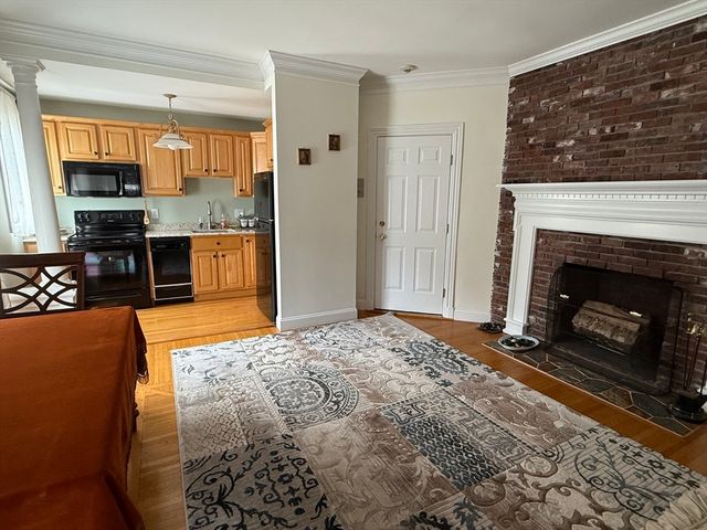 5 Porter Rd 202, Andover, MA 01810