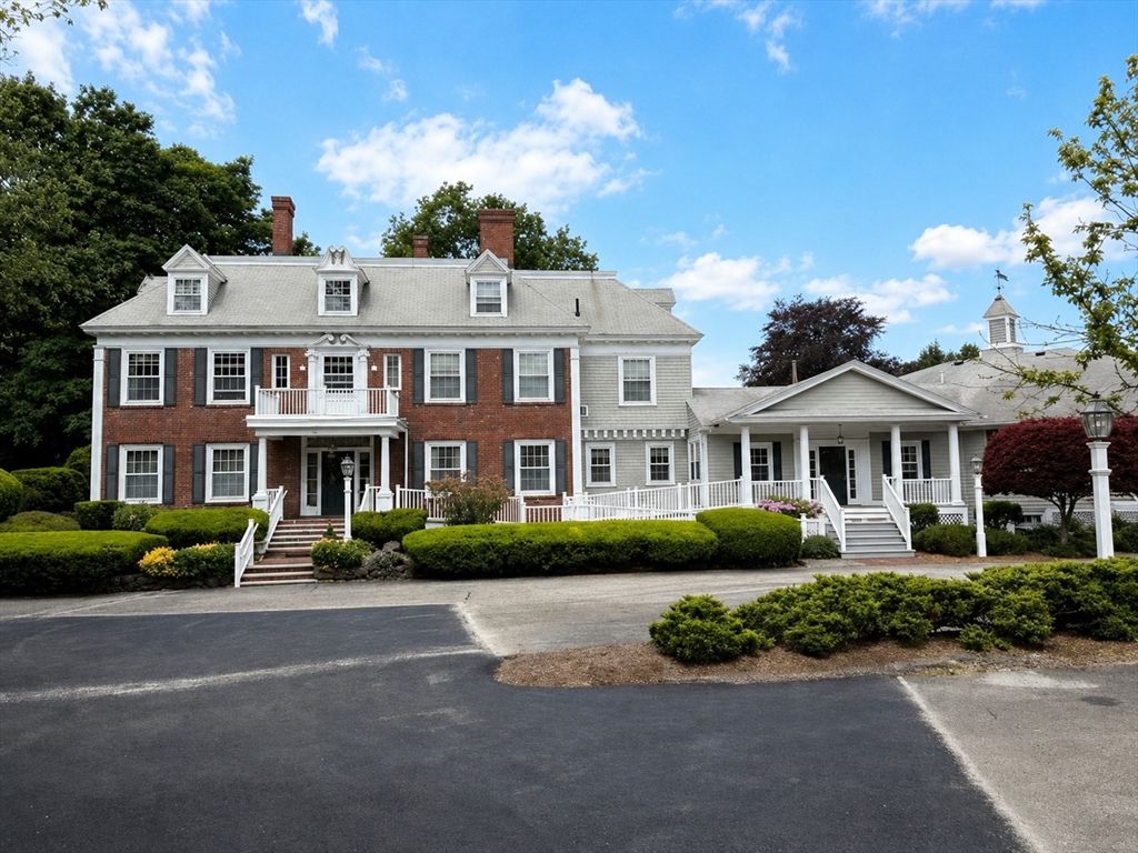 5 Porter Rd 202, Andover, MA 01810