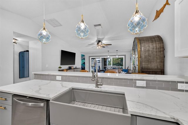 292 SUNLIT COVE DRIVE NE, St Petersburg, FL 33702