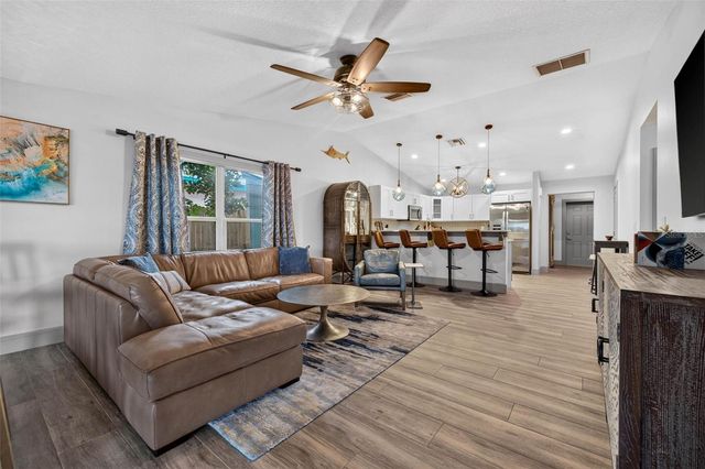 292 SUNLIT COVE DRIVE NE, St Petersburg, FL 33702