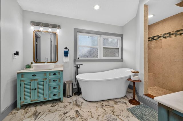 292 SUNLIT COVE DRIVE NE, St Petersburg, FL 33702