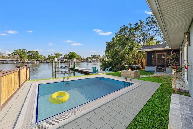 292 SUNLIT COVE DRIVE NE, St Petersburg, FL 33702