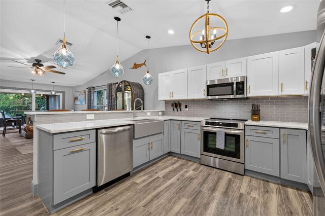 292 SUNLIT COVE DRIVE NE, St Petersburg, FL 33702