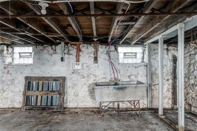 1906 Whitney Avenue, Niagara Falls, NY 14301