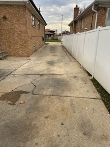 7733 Rutherford Avenue, Burbank, IL 60459