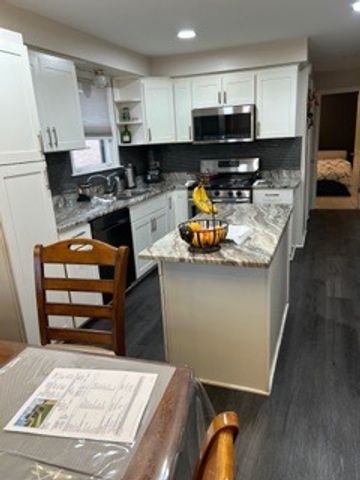 7733 Rutherford Avenue, Burbank, IL 60459