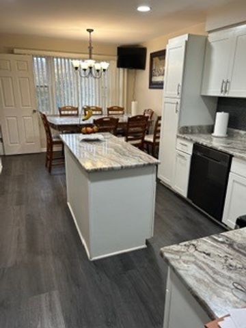 7733 Rutherford Avenue, Burbank, IL 60459