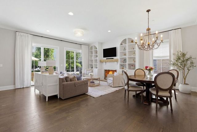 307 E Hillside Avenue, Barrington, IL 60010