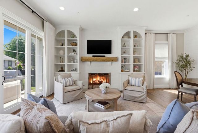 307 E Hillside Avenue, Barrington, IL 60010