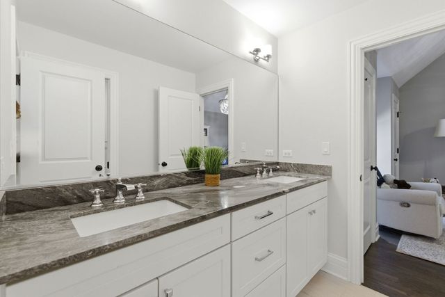 307 E Hillside Avenue, Barrington, IL 60010