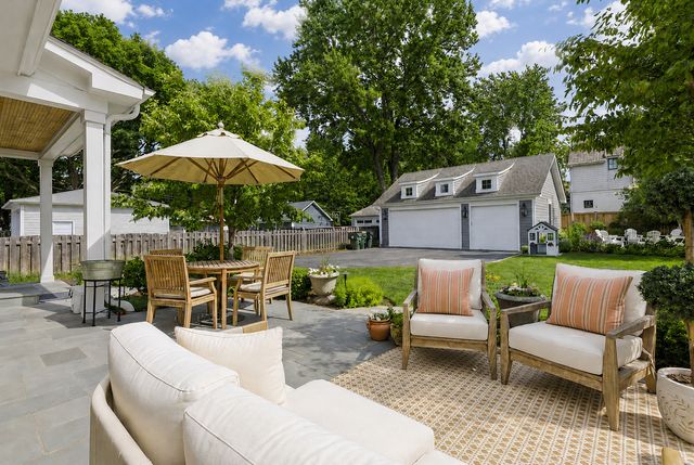 307 E Hillside Avenue, Barrington, IL 60010