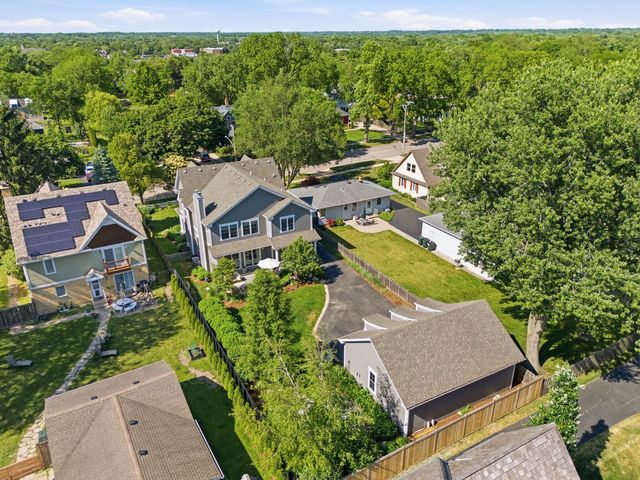 307 E Hillside Avenue, Barrington, IL 60010