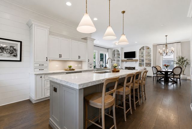 307 E Hillside Avenue, Barrington, IL 60010