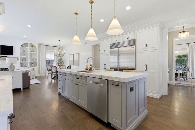 307 E Hillside Avenue, Barrington, IL 60010