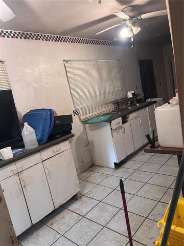 2215 NE 8TH AVENUE, Gainesville, FL 32641