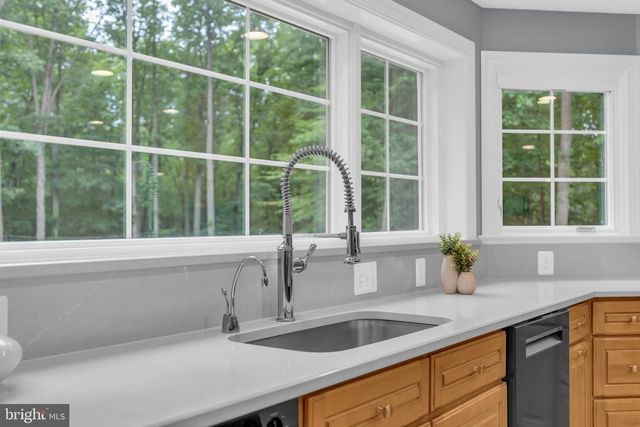 6811 BRIMSTONE LN, Fairfax Station, VA 22039