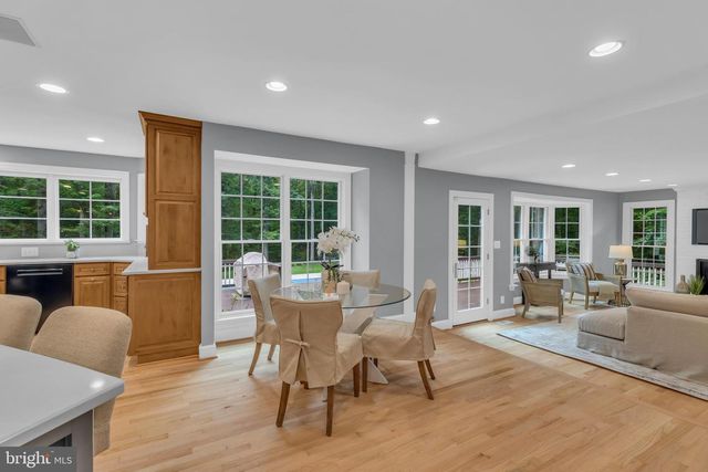 6811 BRIMSTONE LN, Fairfax Station, VA 22039