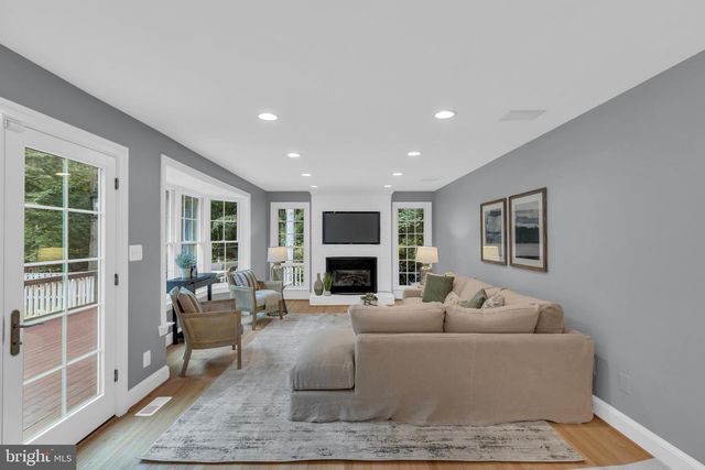 6811 BRIMSTONE LN, Fairfax Station, VA 22039