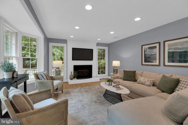 6811 BRIMSTONE LN, Fairfax Station, VA 22039