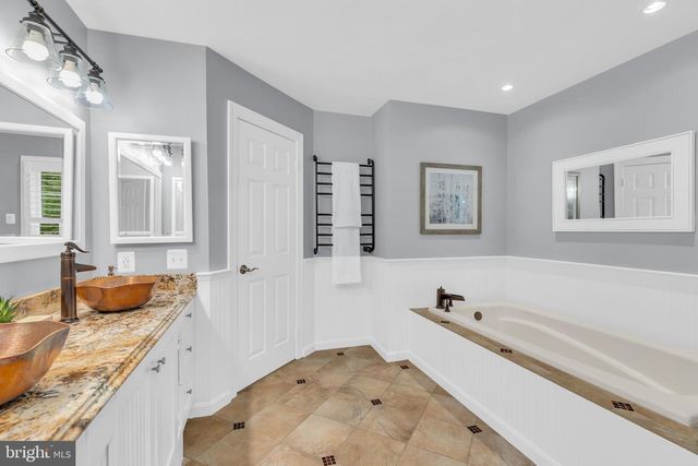 6811 BRIMSTONE LN, Fairfax Station, VA 22039