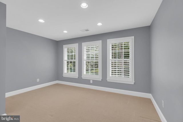 6811 BRIMSTONE LN, Fairfax Station, VA 22039