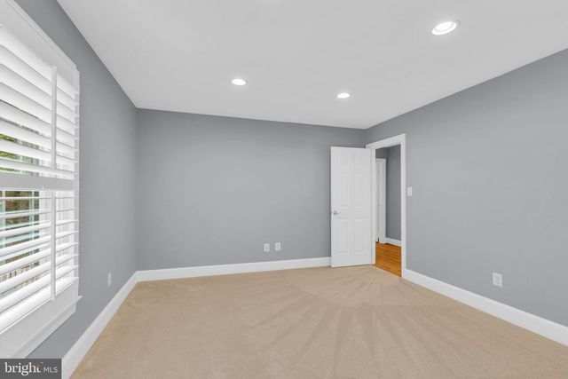 6811 BRIMSTONE LN, Fairfax Station, VA 22039
