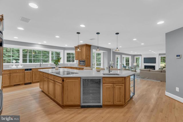 6811 BRIMSTONE LN, Fairfax Station, VA 22039