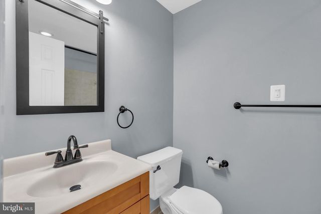 6811 BRIMSTONE LN, Fairfax Station, VA 22039