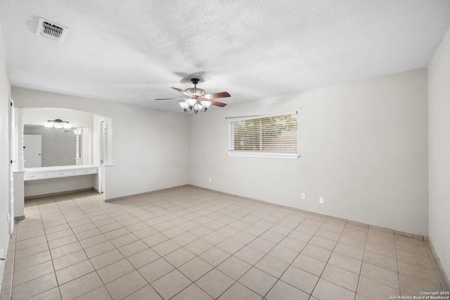 5523 KING RICHARD ST, San Antonio, TX 78229