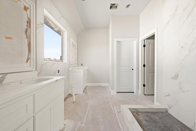 15525 Aparados Way, Edmond, OK 73013