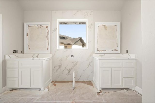 15525 Aparados Way, Edmond, OK 73013