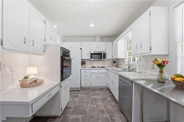 9700 E 82nd Street, Raytown, MO 64138