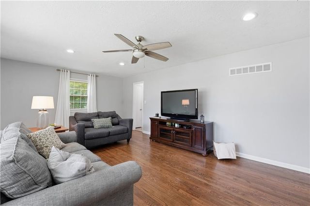9700 E 82nd Street, Raytown, MO 64138