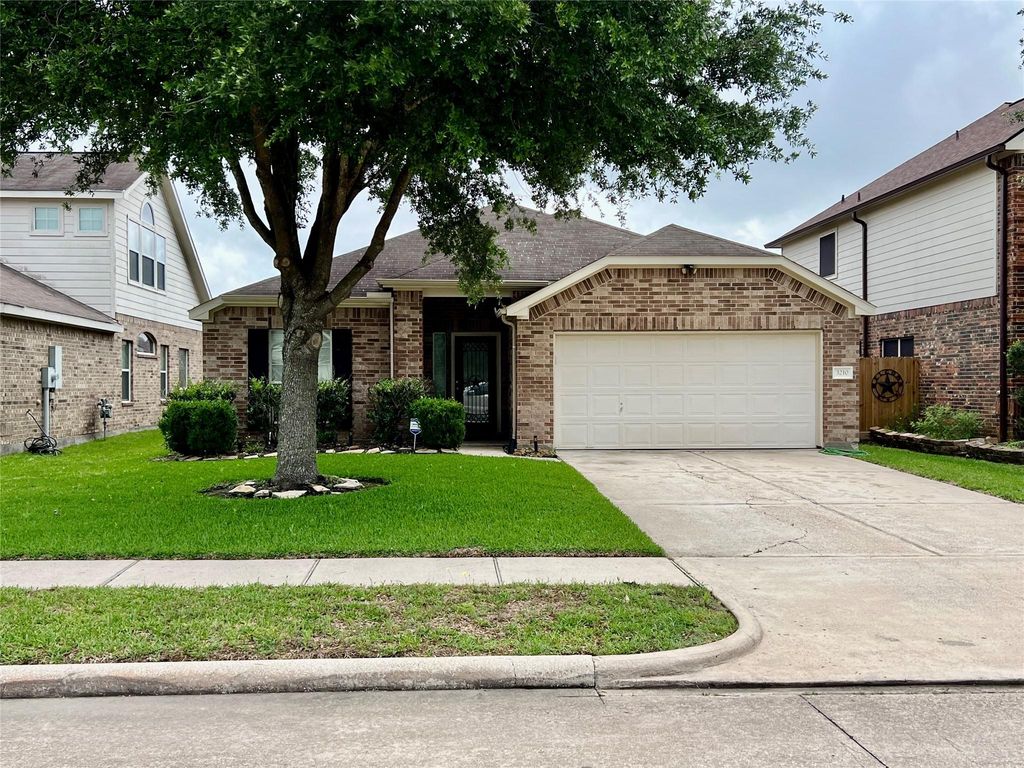 3210 Blue Bonnet Drive, Texas City, TX 77591