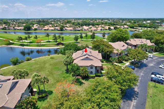 8049 Aberdeen Drive 101, Boynton Beach, FL 33472