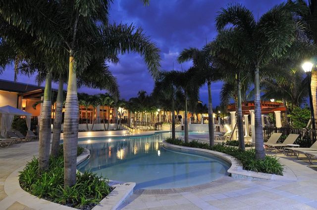 8049 Aberdeen Drive 101, Boynton Beach, FL 33472