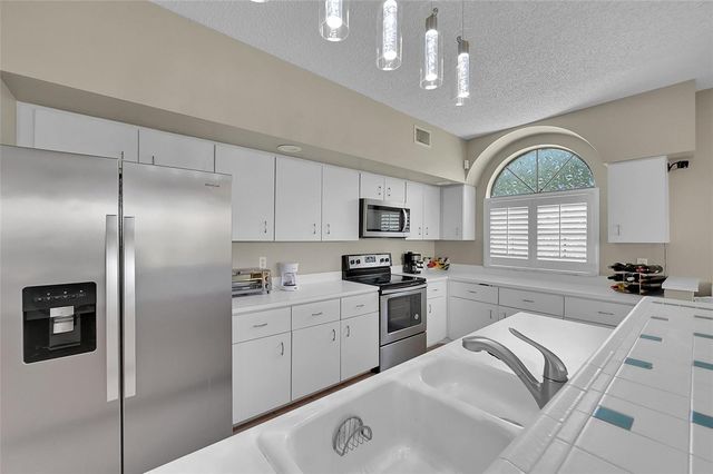 8049 Aberdeen Drive 101, Boynton Beach, FL 33472