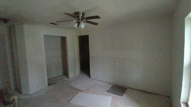 112 W Ila ST, Elgin, TX 78621